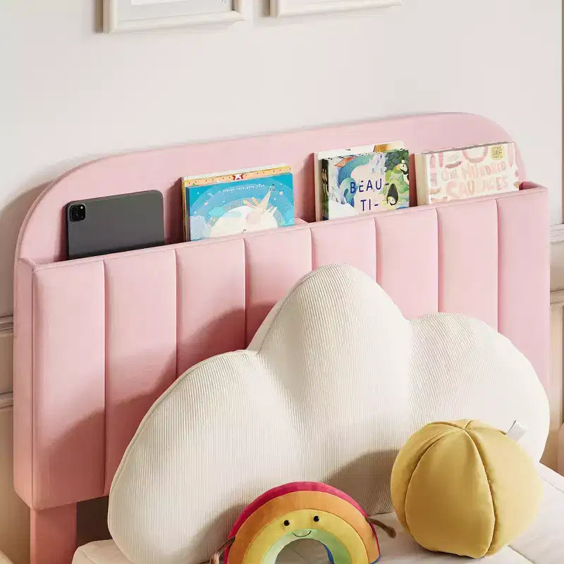 Letto a piattaforma singolo in velluto azzurro/rosa chiaro/bianco sporco con testiera libreria