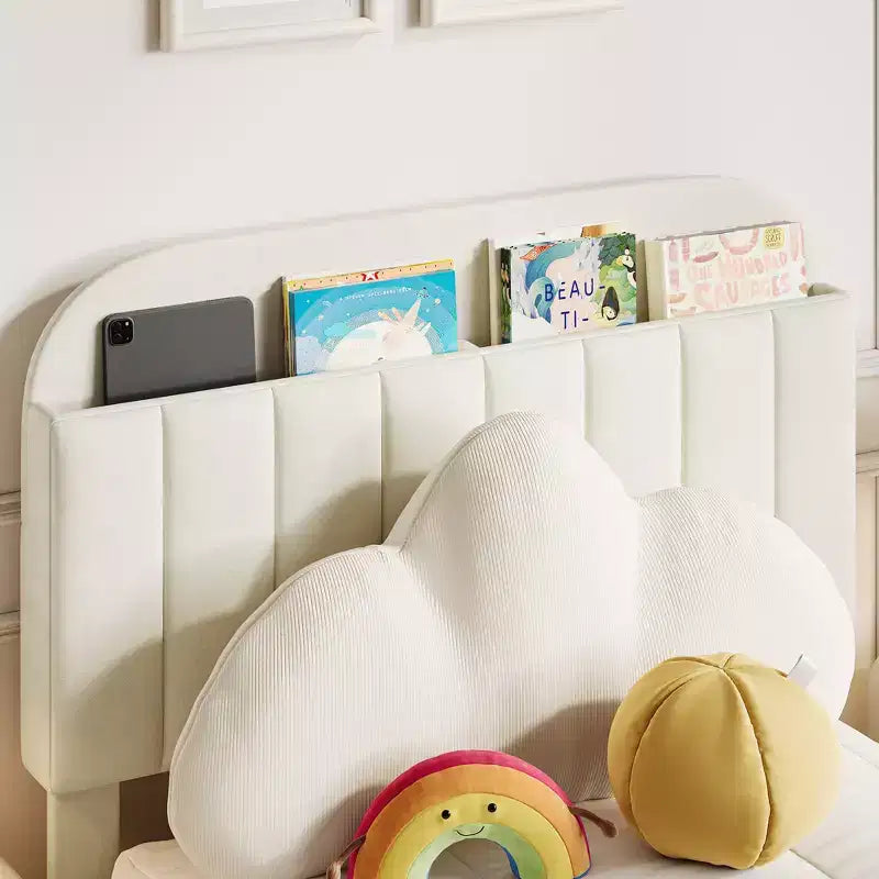 Letto a piattaforma singolo in velluto azzurro/rosa chiaro/bianco sporco con testiera libreria
