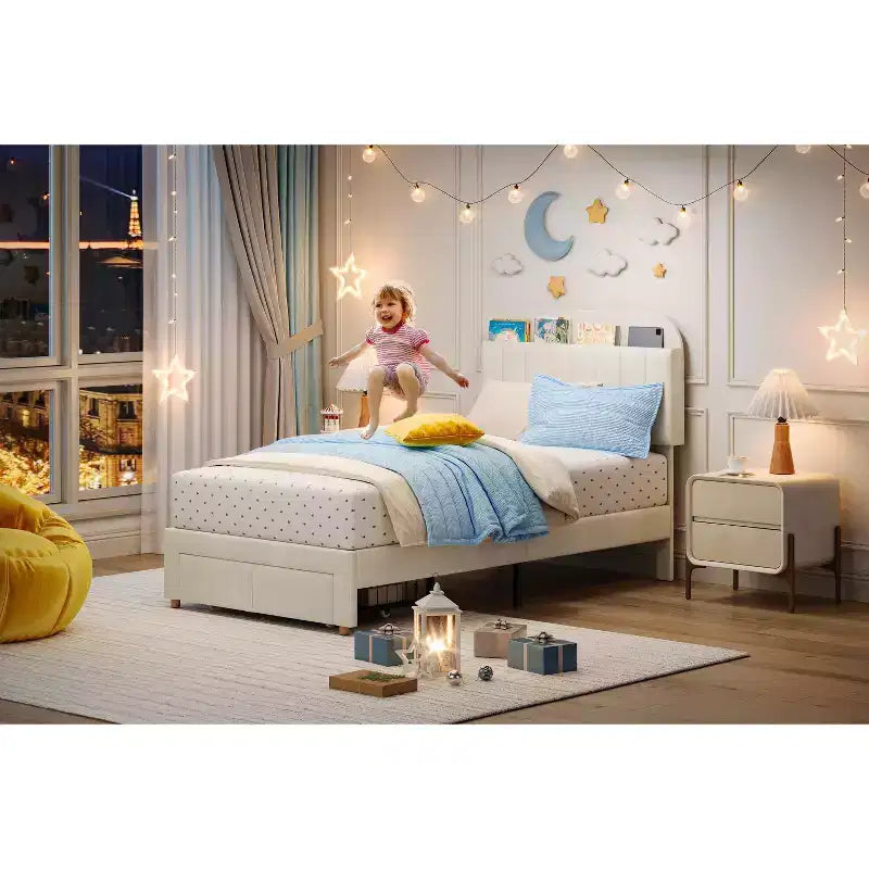 Letto a piattaforma singolo in velluto azzurro/rosa chiaro/bianco sporco con testiera libreria