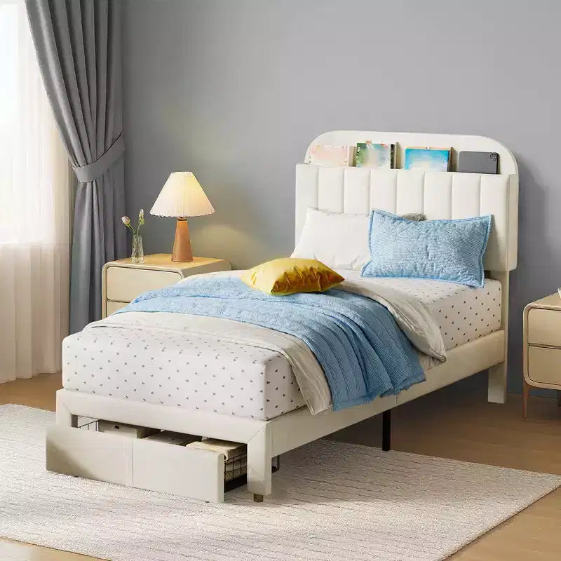 Letto a piattaforma singolo in velluto azzurro/rosa chiaro/bianco sporco con testiera libreria