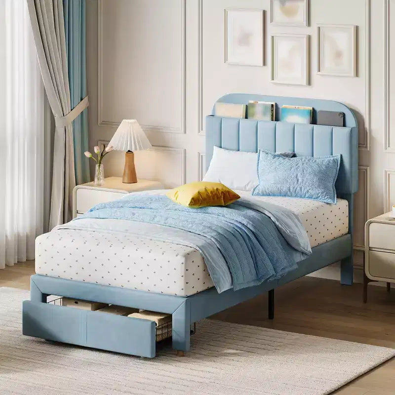 Letto a piattaforma singolo in velluto azzurro/rosa chiaro/bianco sporco con testiera libreria