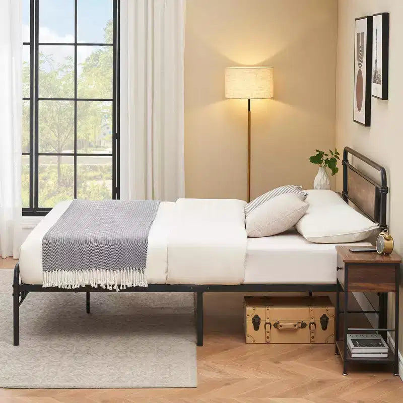 Letto matrimoniale con struttura in metallo stile rustico marrone, 1 persona
