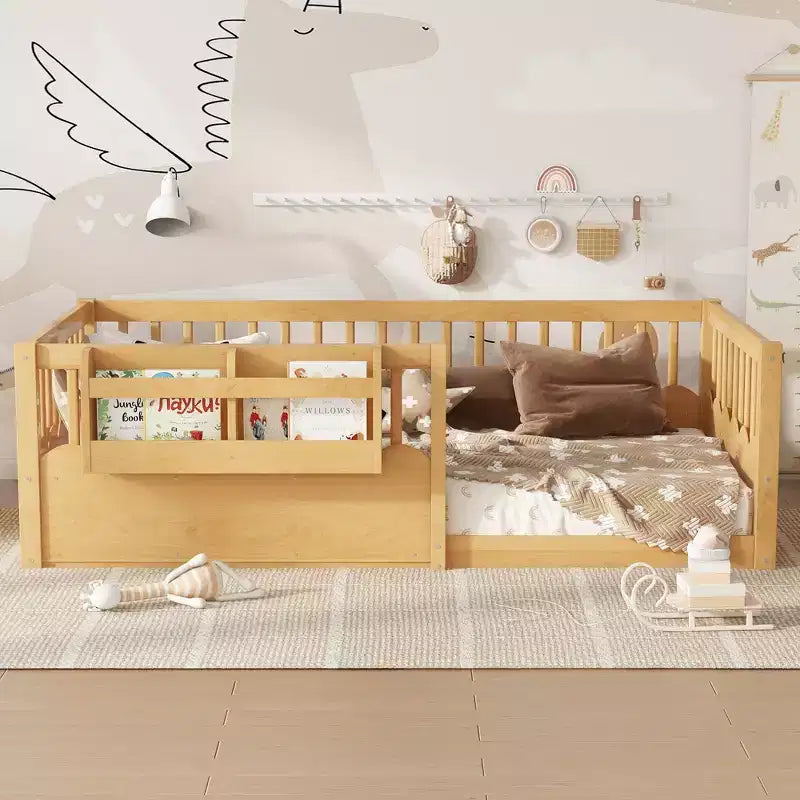 Letto a pavimento grigio/naturale/bianco con sponde di sicurezza e libreria, singolo/matrimoniale/king size, per 1 bambino