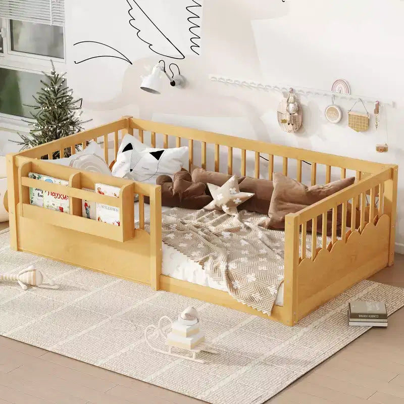 Letto a pavimento grigio/naturale/bianco con sponde di sicurezza e libreria, singolo/matrimoniale/king size, per 1 bambino