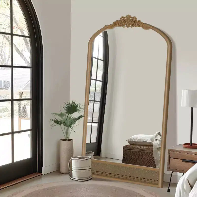 Specchio da parete ad arco in legno naturale con dettagli in rattan – Singolo